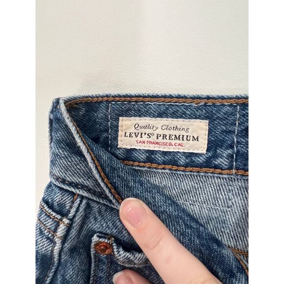 Levi Wedgie Fit  Straight Leg Distressed Ankle Jeans - Picture 4 of 6